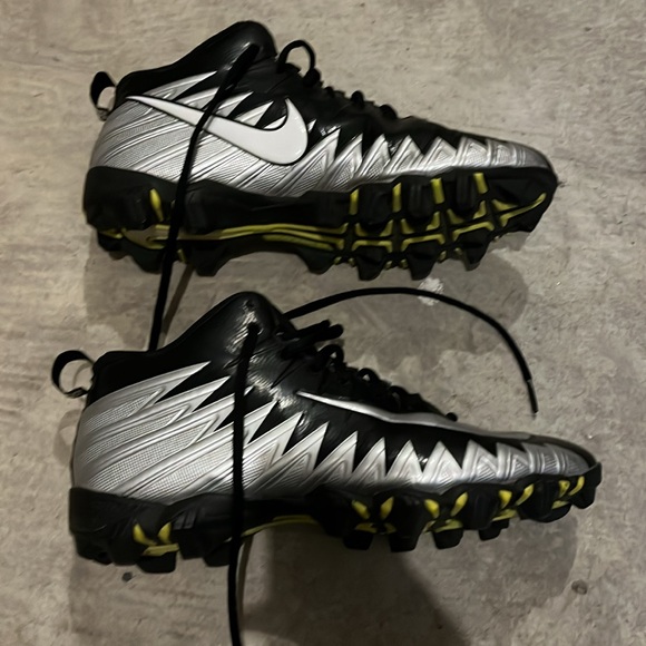 Men’s Nike Alpha Football Cleats - Picture 2 of 3
